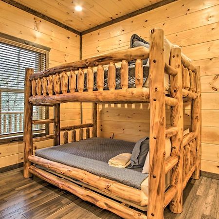Luxe Cabin With Home Theater Less Than 2 Miles To แกตลิงเบิร์ก ภายนอก รูปภาพ