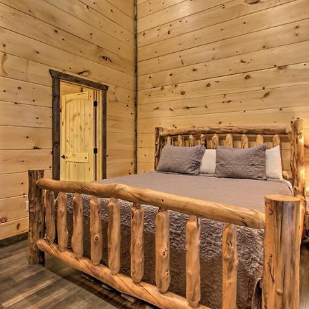 Luxe Cabin With Home Theater Less Than 2 Miles To แกตลิงเบิร์ก ภายนอก รูปภาพ