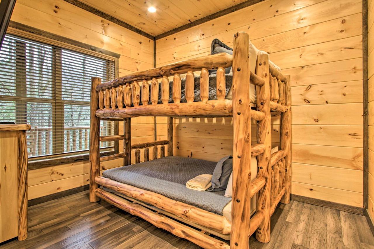 Luxe Cabin With Home Theater Less Than 2 Miles To แกตลิงเบิร์ก ภายนอก รูปภาพ