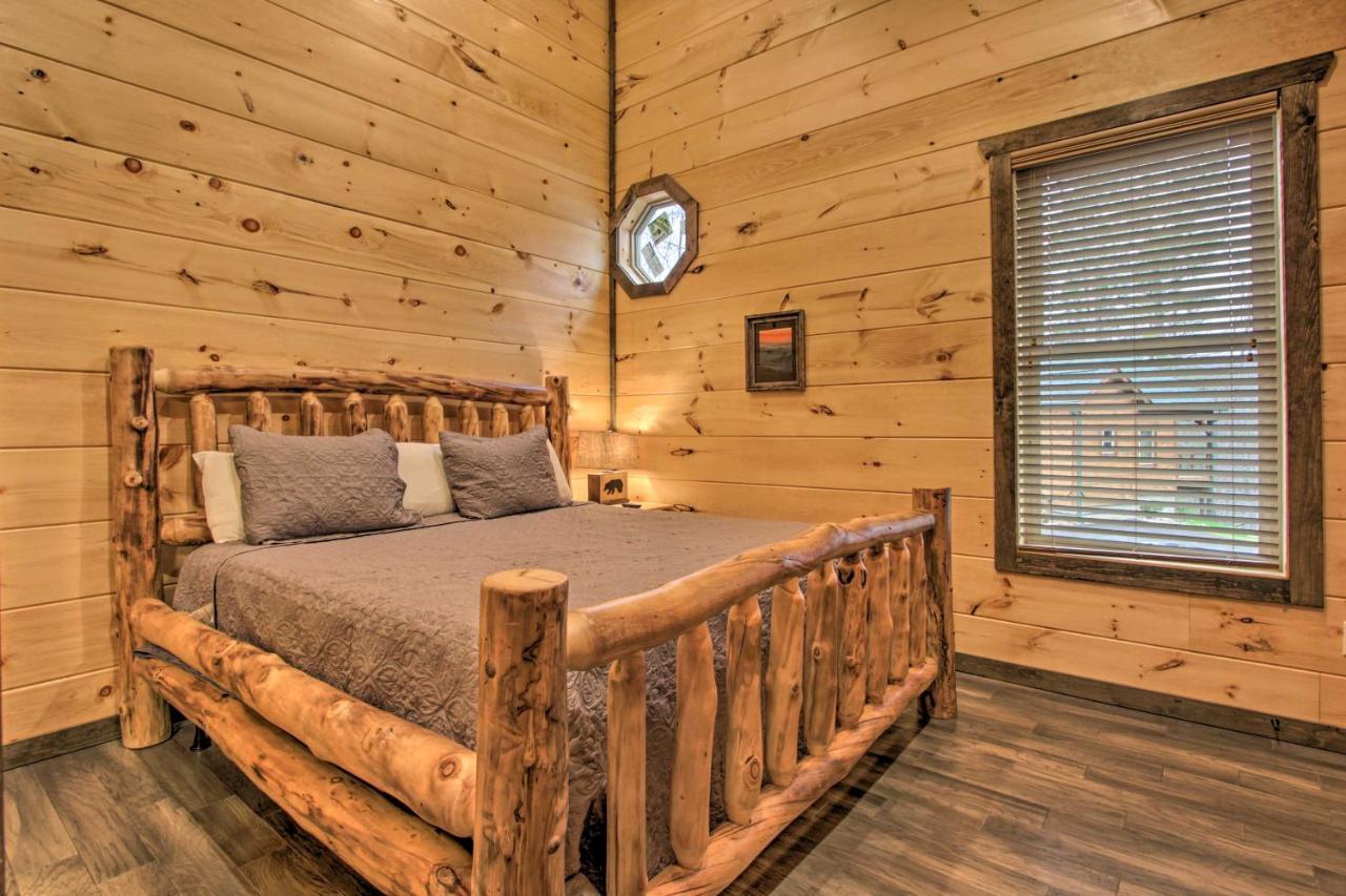 Luxe Cabin With Home Theater Less Than 2 Miles To แกตลิงเบิร์ก ภายนอก รูปภาพ