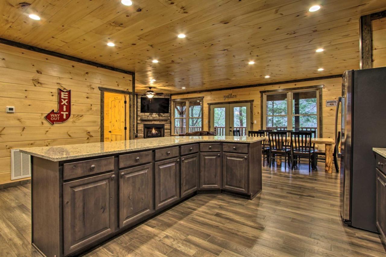 Luxe Cabin With Home Theater Less Than 2 Miles To แกตลิงเบิร์ก ภายนอก รูปภาพ