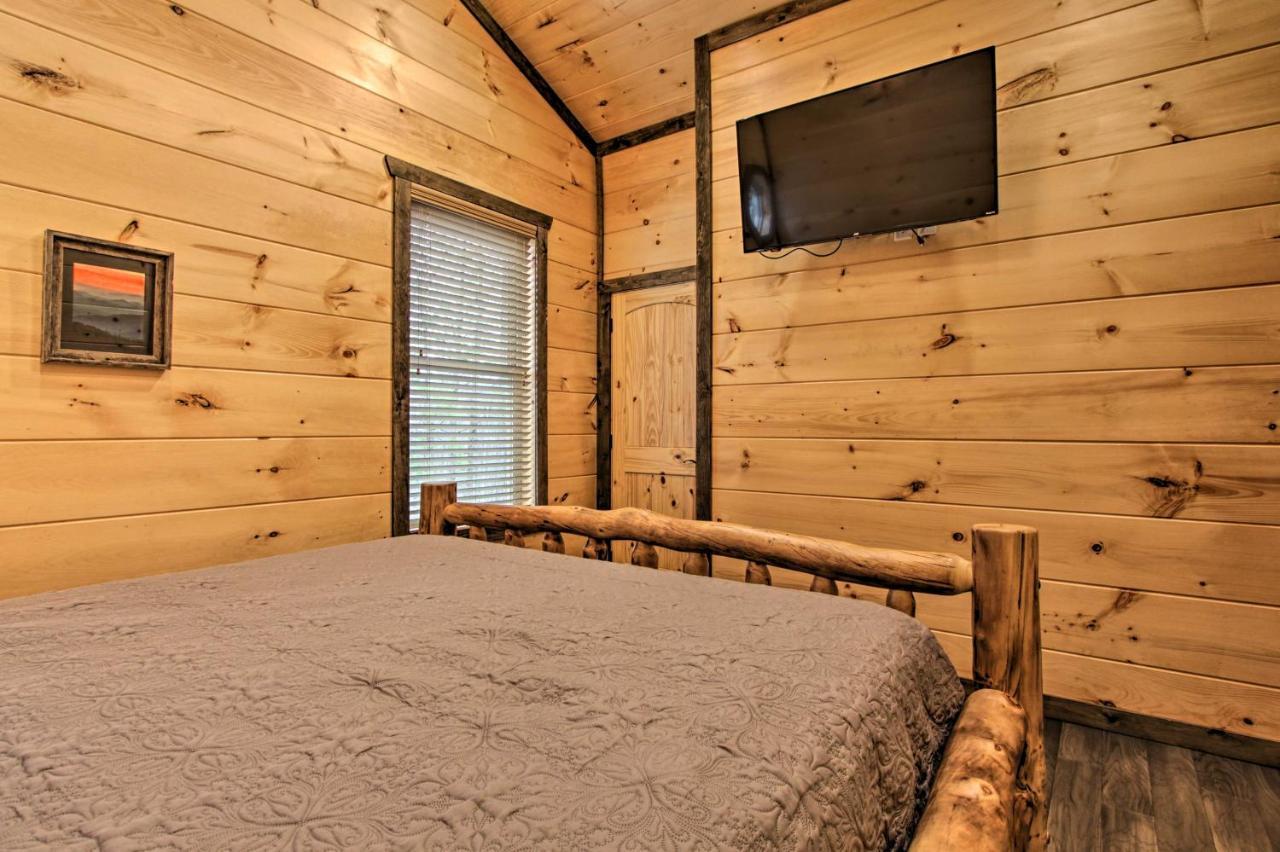 Luxe Cabin With Home Theater Less Than 2 Miles To แกตลิงเบิร์ก ภายนอก รูปภาพ