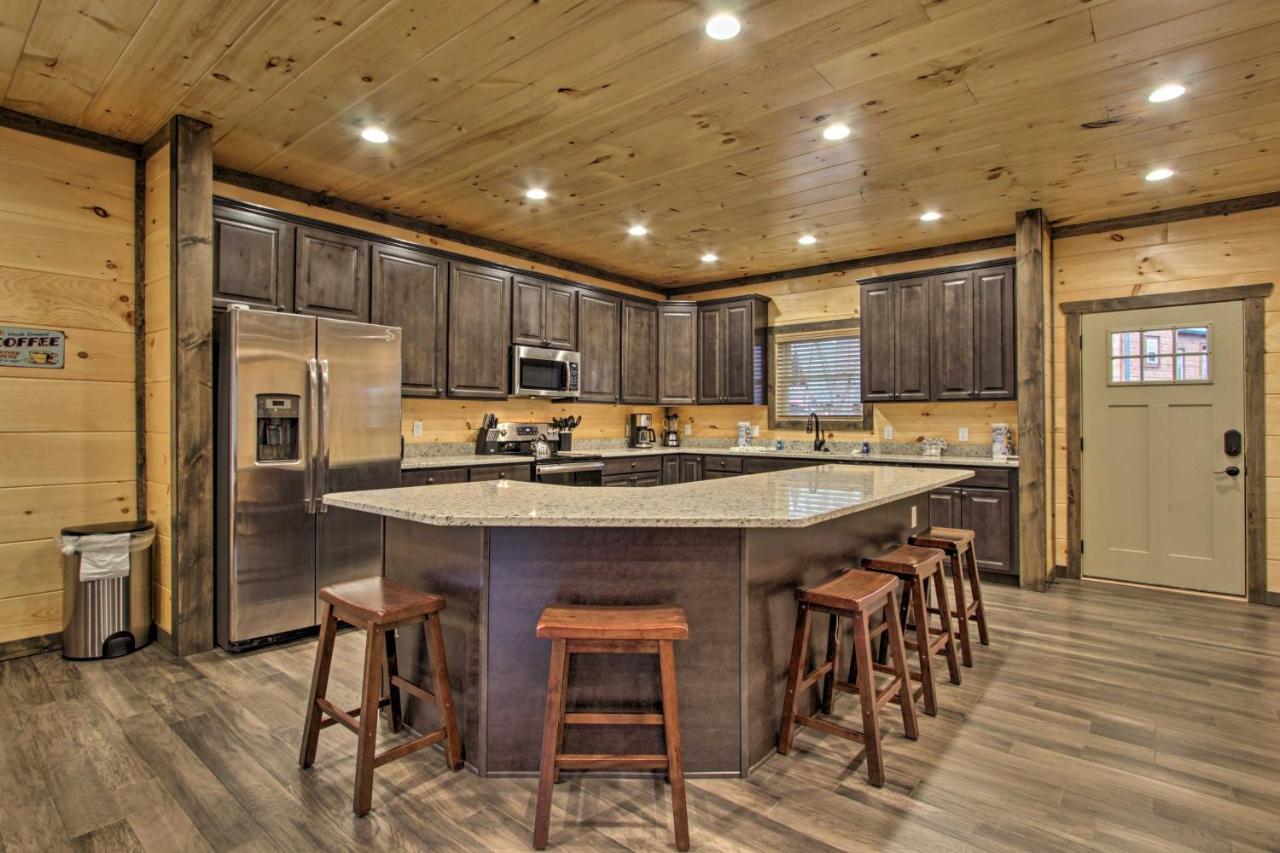 Luxe Cabin With Home Theater Less Than 2 Miles To แกตลิงเบิร์ก ภายนอก รูปภาพ