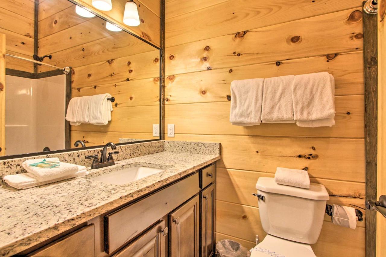 Luxe Cabin With Home Theater Less Than 2 Miles To แกตลิงเบิร์ก ภายนอก รูปภาพ