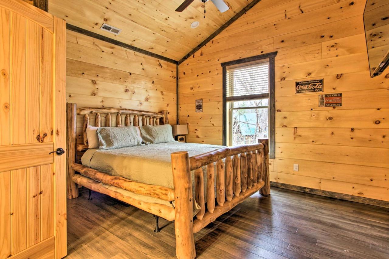 Luxe Cabin With Home Theater Less Than 2 Miles To แกตลิงเบิร์ก ภายนอก รูปภาพ